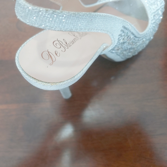 AVAILABLE ONLY IN THE BUNDLE/De Blossom Collection, prom sparkly Heels, size 7.5 - Picture 16 of 16